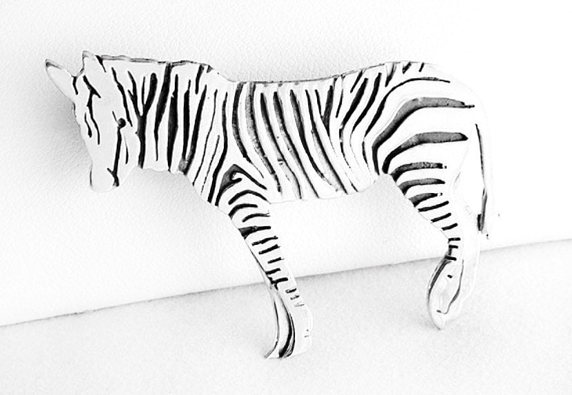 sterling Silber Zebra Pin Gestreifte Tierbrosche | 46 X 32 Mm von JanPalomboDesign