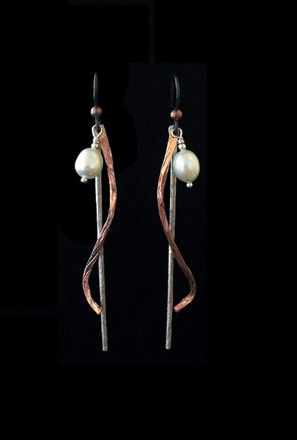 Charisma Mixed Metal Ohrringe Aus Reinem Kupfer Und Argentium Sterling Mit Hypoallergenen Niobium Ohrhaken Charisma Mixed Metal Ohrringe Aus Reinem Kupfer Und Argentium Sterling Mit Hypoallergenen Niobium Ohrhaken von JanPeyserJewelry