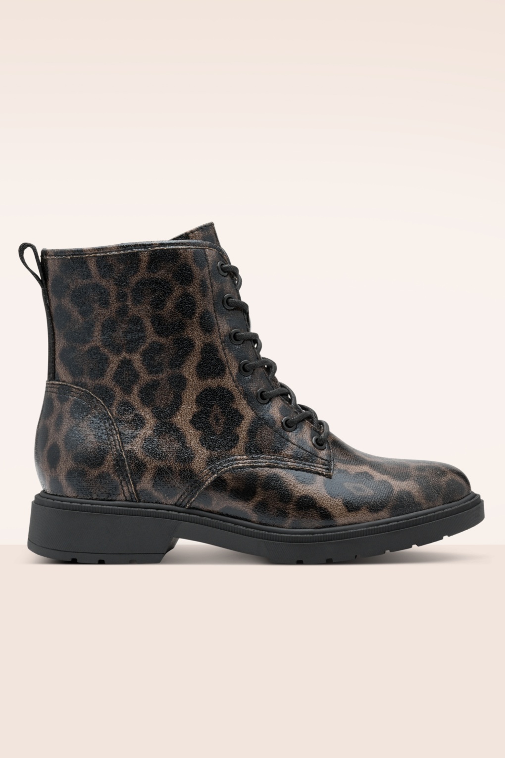 Lucy Vegane Stiefeletten mit dunklem Leopardenmuster Lucy Vegane Stiefeletten mit dunklem Leopardenmuster von Jana Shoes