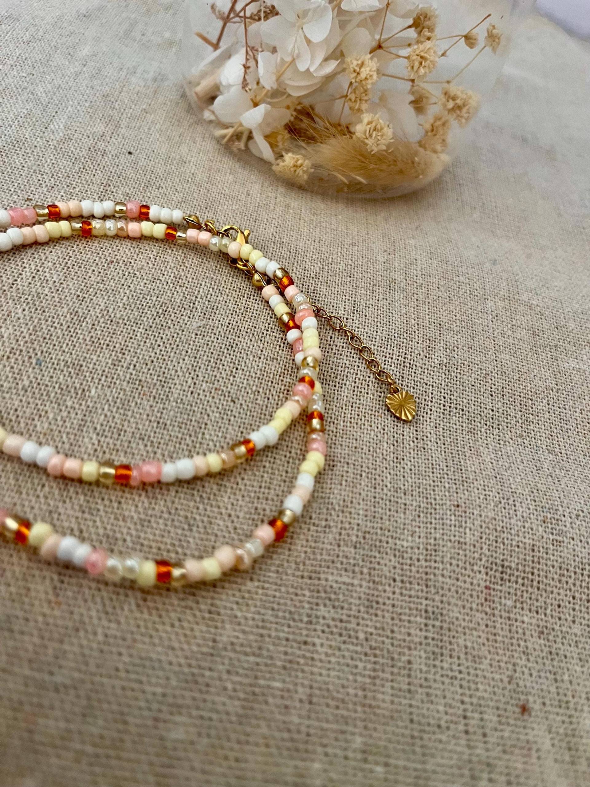 Moody - Bunte Perlenhalskette Handgemachter Schmuck, Farbenfrohe Perlenkette Im Boho Stil, Sommeraccessoire & Geschenkidee Moody - Bunte Perlenhalskette Handgemachter Schmuck, Farbenfrohe Perlenkette Im Boho Stil, Sommeraccessoire & Geschenkidee von JanaDesignDE