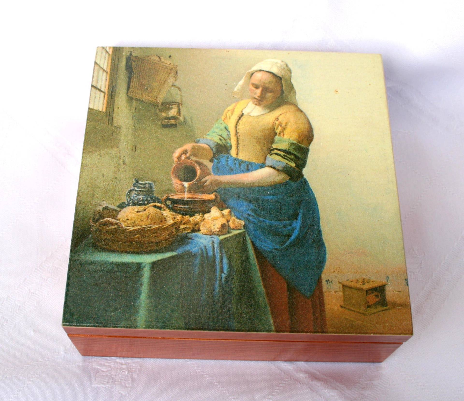 Vermeer's Melkmaid Schmuckschatulle Rustikale Holzschatulle Vermeer's Melkmaid Schmuckschatulle Rustikale Holzschatulle von JanaPysanky