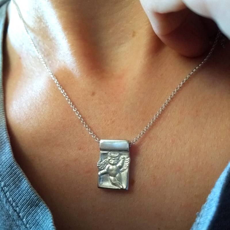 Handgemachter Schutzengel Anhänger Gravur Engel Anhänger in Sterling Silber Oder Gold von JanaReinhardt