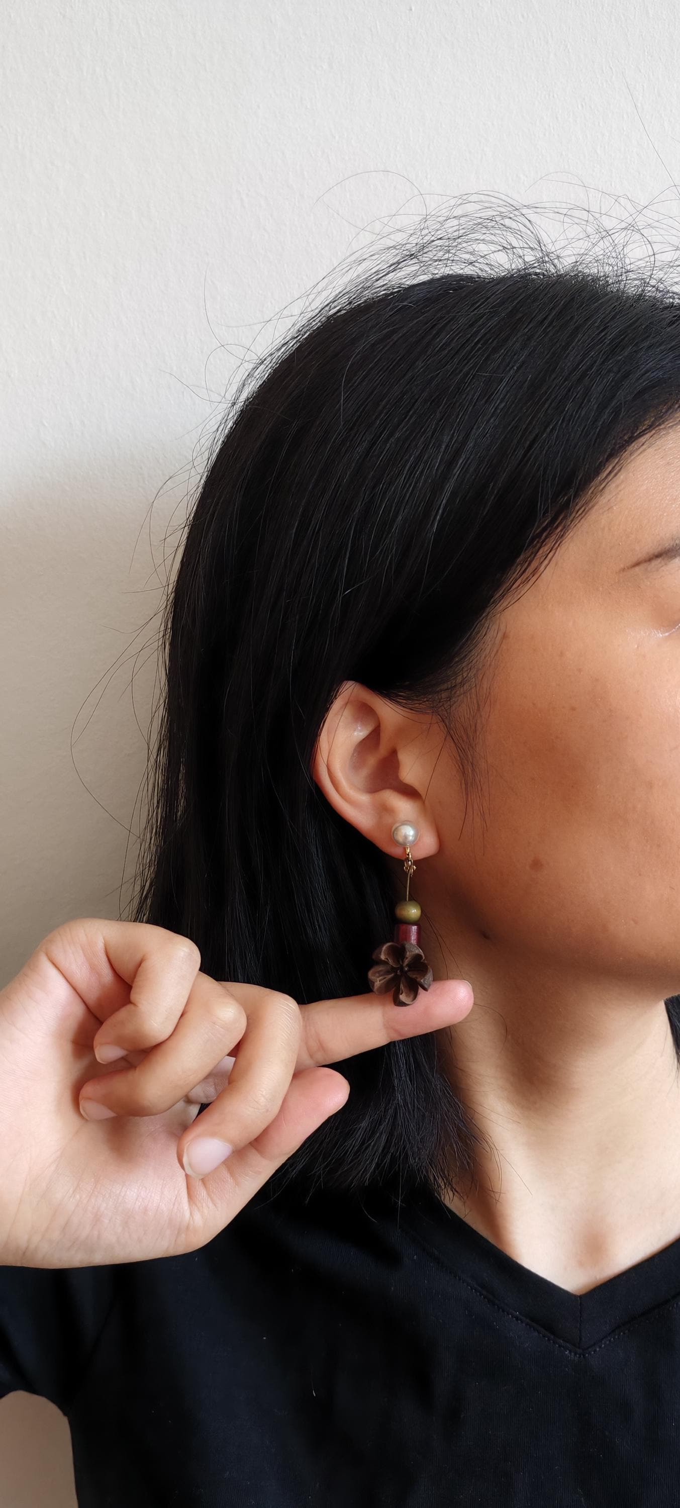 Real Spindle Tree Earrings; Handmade Earrings Made From Real Plants/Fruits/Seeds; Botanical Jewelry Natural Materials Real Spindle Tree Earrings; Handmade Earrings Made From Real Plants/Fruits/Seeds; Botanical Jewelry Natural Materials von JanaUndJan