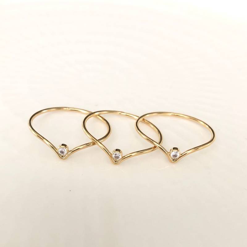 Chevron with Diamant Cz Ring in 14K Gold Filled von Janaluxe