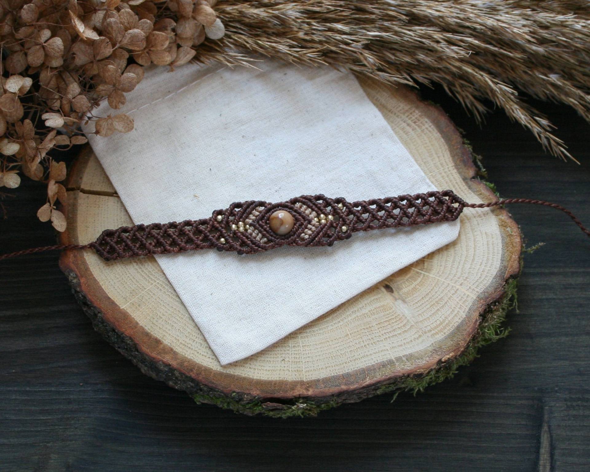 Makramee Armband Mit Achat Edelstein Und Messingperlen, Zweifarbig | Hippie Festival Schmuck von JanameeJewelry
