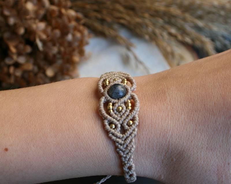 Makramee Armband Mit Labradorit Edelstein Und Messingperlen | Hippie Festival Schmuck von JanameeJewelry