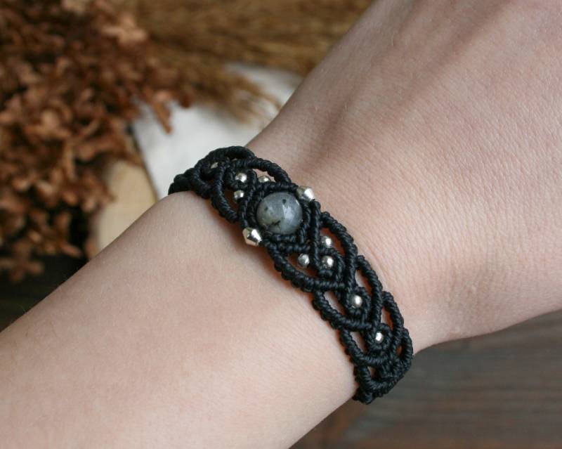 Makramee Armband Mit Labradorit Edelstein Und Perlen Aus Neusilber | Hippie Festival Schmuck von JanameeJewelry