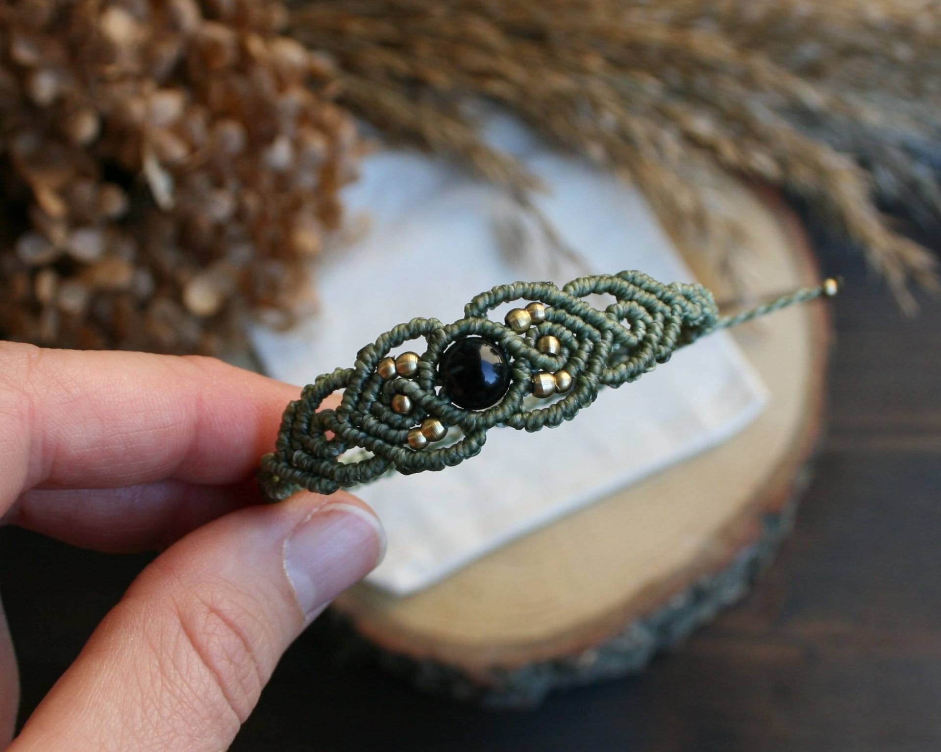 Makramee Armband Mit Schwarzem Onyx Edelstein Und Messingperlen | Hippie Festival Schmuck Makramee Armband Mit Schwarzem Onyx Edelstein Und Messingperlen | Hippie Festival Schmuck von JanameeJewelry