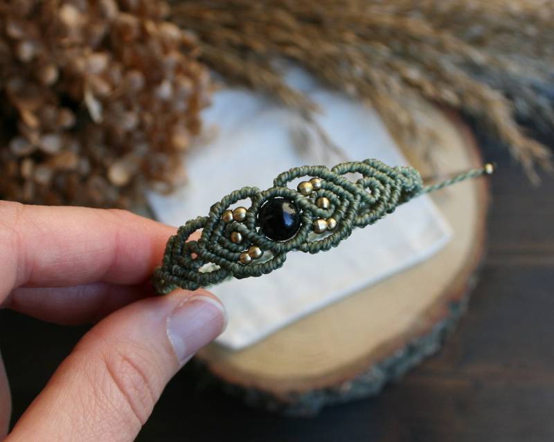 Makramee Armband Mit Schwarzem Onyx Edelstein Und Messingperlen | Hippie Festival Schmuck Makramee Armband Mit Schwarzem Onyx Edelstein Und Messingperlen | Hippie Festival Schmuck von JanameeJewelry