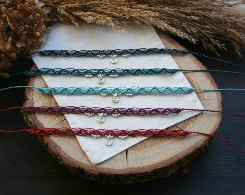 Makramee Fußkettchen Mit Anhänger Und Perlen Aus Neusilber, Fußbändchen, Fußband | Hippie Festival Schmuck von JanameeJewelry