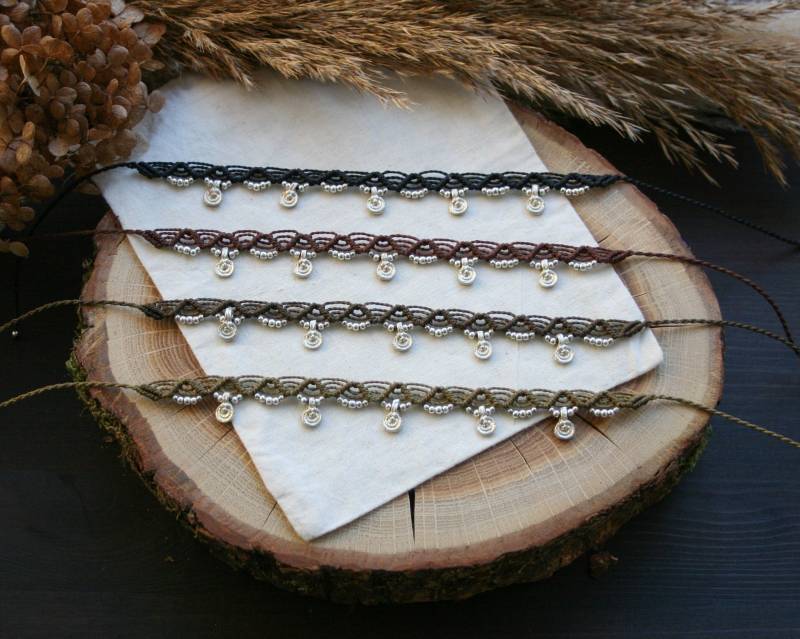 Makramee Fußkettchen Mit Anhängern Und Perlen Aus Neusilber, Fußbändchen, Fußband | Hippie Festival Schmuck von JanameeJewelry