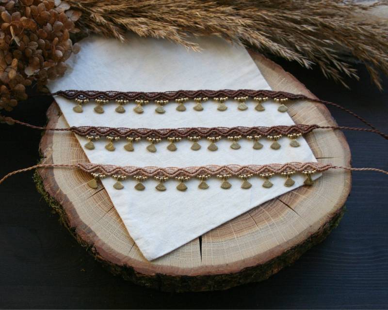 Makramee Fußkettchen Mit Messinganhängern Und Messingperlen, Fußbändchen, Fußband | Hippie Festival Schmuck von JanameeJewelry