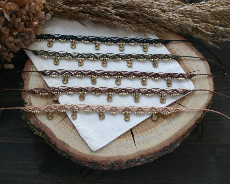 Makramee Fußkettchen Mit Messinganhängern Und Messingperlen, Spirale, Fußbändchen Fußband | Hippie Festival Schmuck von JanameeJewelry