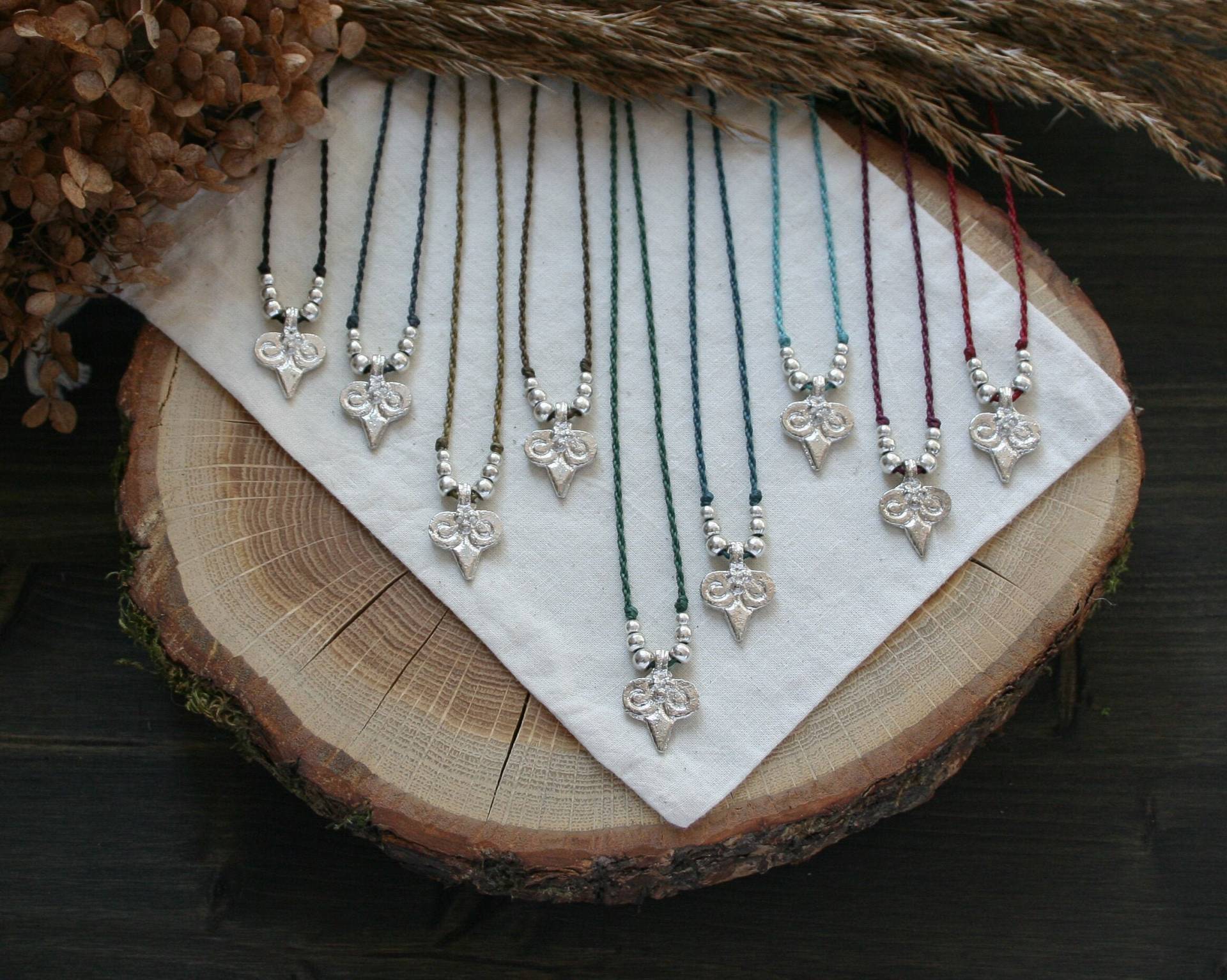 Makramee Kette Mit Anhänger Und Perlen Aus Neusilber | Hippie Festival Schmuck Makramee Kette Mit Anhänger Und Perlen Aus Neusilber | Hippie Festival Schmuck von JanameeJewelry
