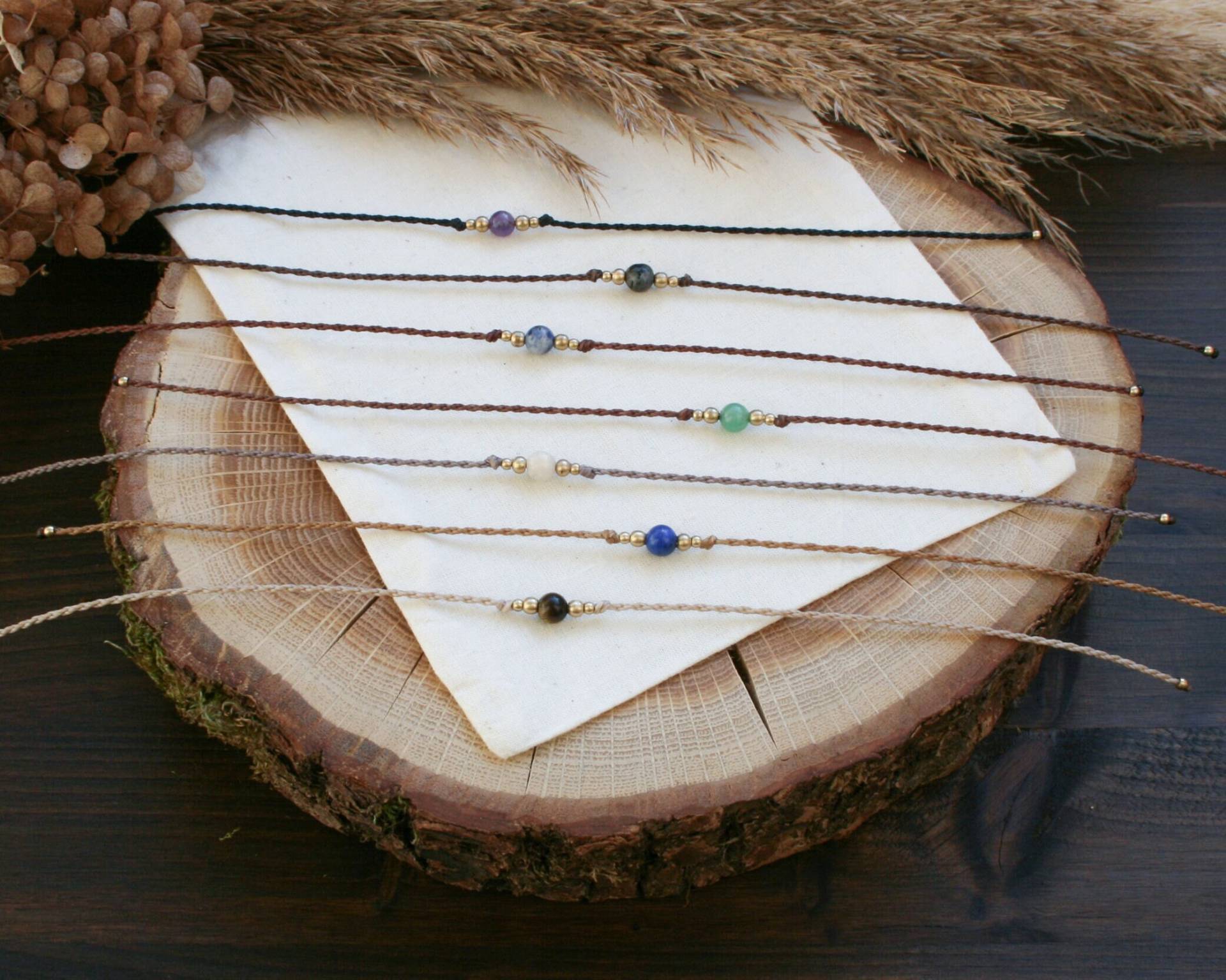 Schlichtes Makramee Armband Mit Edelstein Und Messingperlen | Labradorit Amethyst Tigerauge Mondstein Aventurin Lapislazuli Sodalith von JanameeJewelry