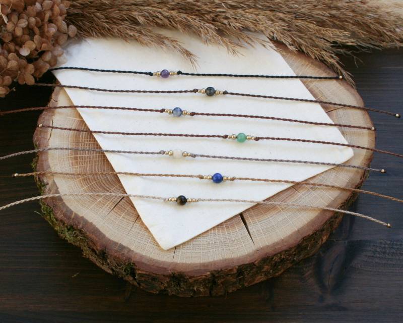 Schlichtes Makramee Armband Mit Edelstein Und Messingperlen | Labradorit Amethyst Tigerauge Mondstein Aventurin Lapislazuli Sodalith von JanameeJewelry
