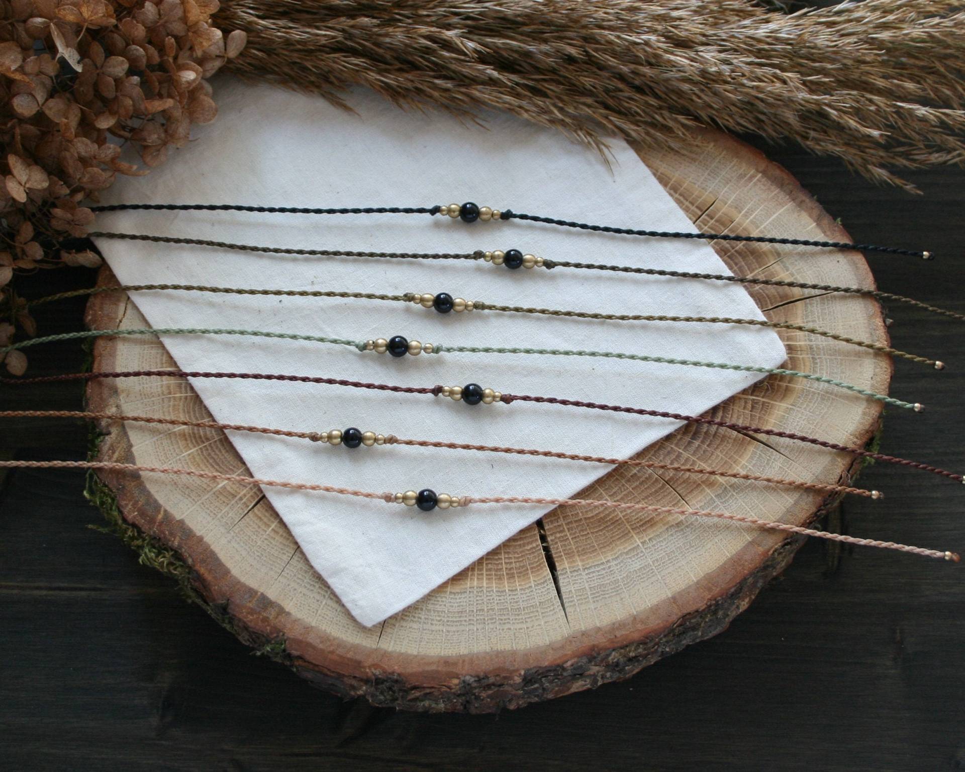 Schlichtes Makramee Armband Mit Messingperlen Und Schwarzer Glasperle | Hippie Festival Schmuck Schlichtes Makramee Armband Mit Messingperlen Und Schwarzer Glasperle | Hippie Festival Schmuck von JanameeJewelry