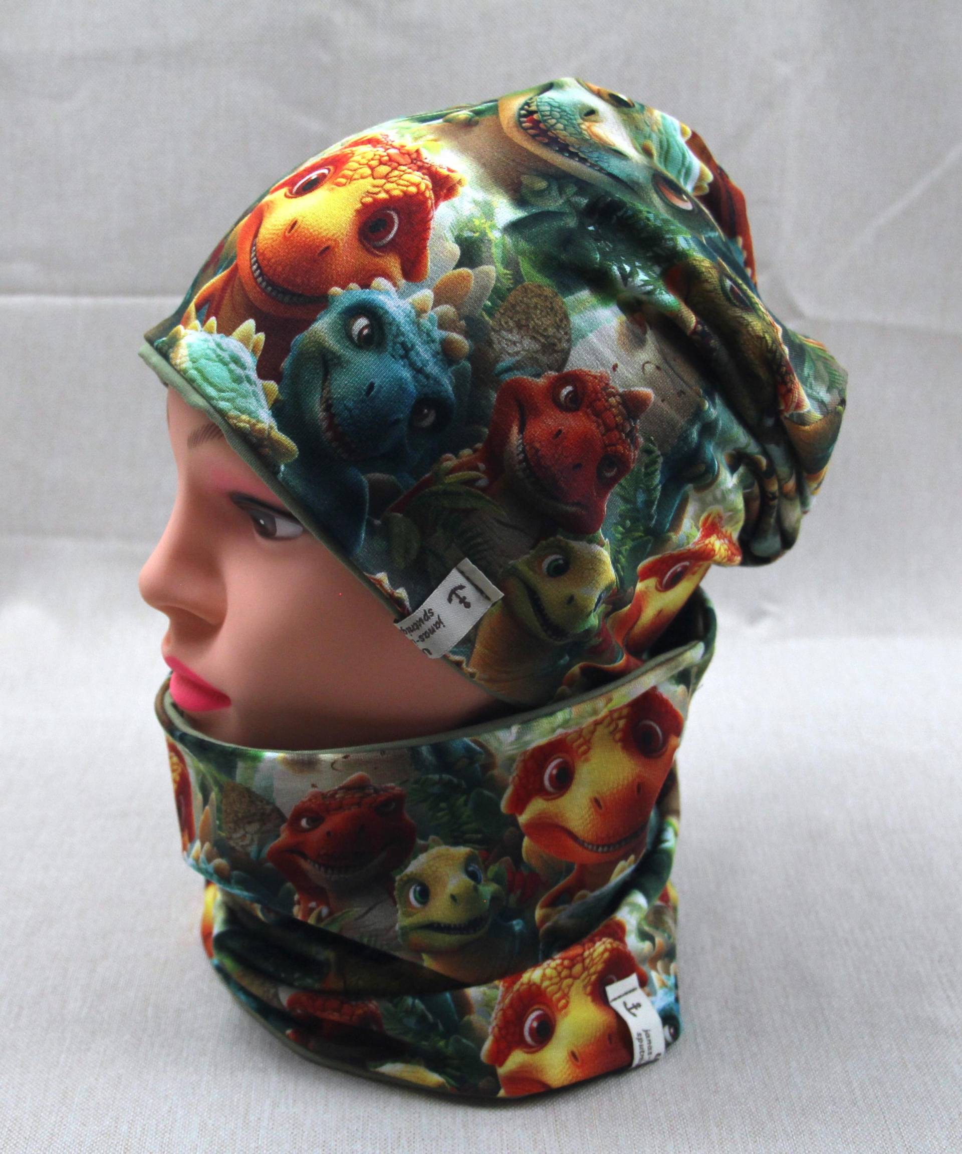 Beanie-Mütze, Bunte Dinos Beanie-Mütze, Bunte Dinos von JanasInspiration