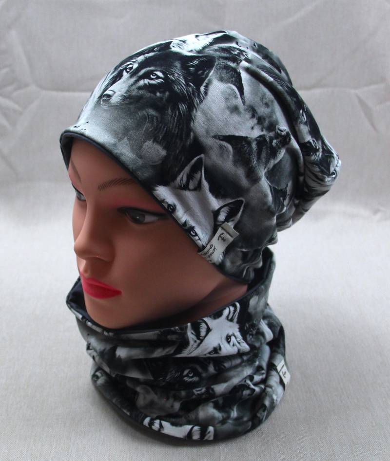 Beanie-Mütze, Wölfe, Schwarz-Weiß von JanasInspiration