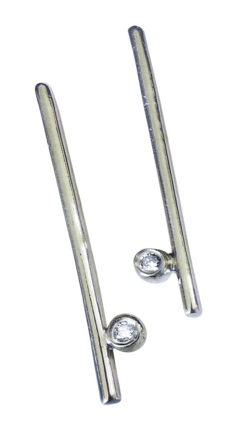 Punkt Und Linie Ohrringe - Sterling Mit Einer Diamant-Dot von JaneAGordon