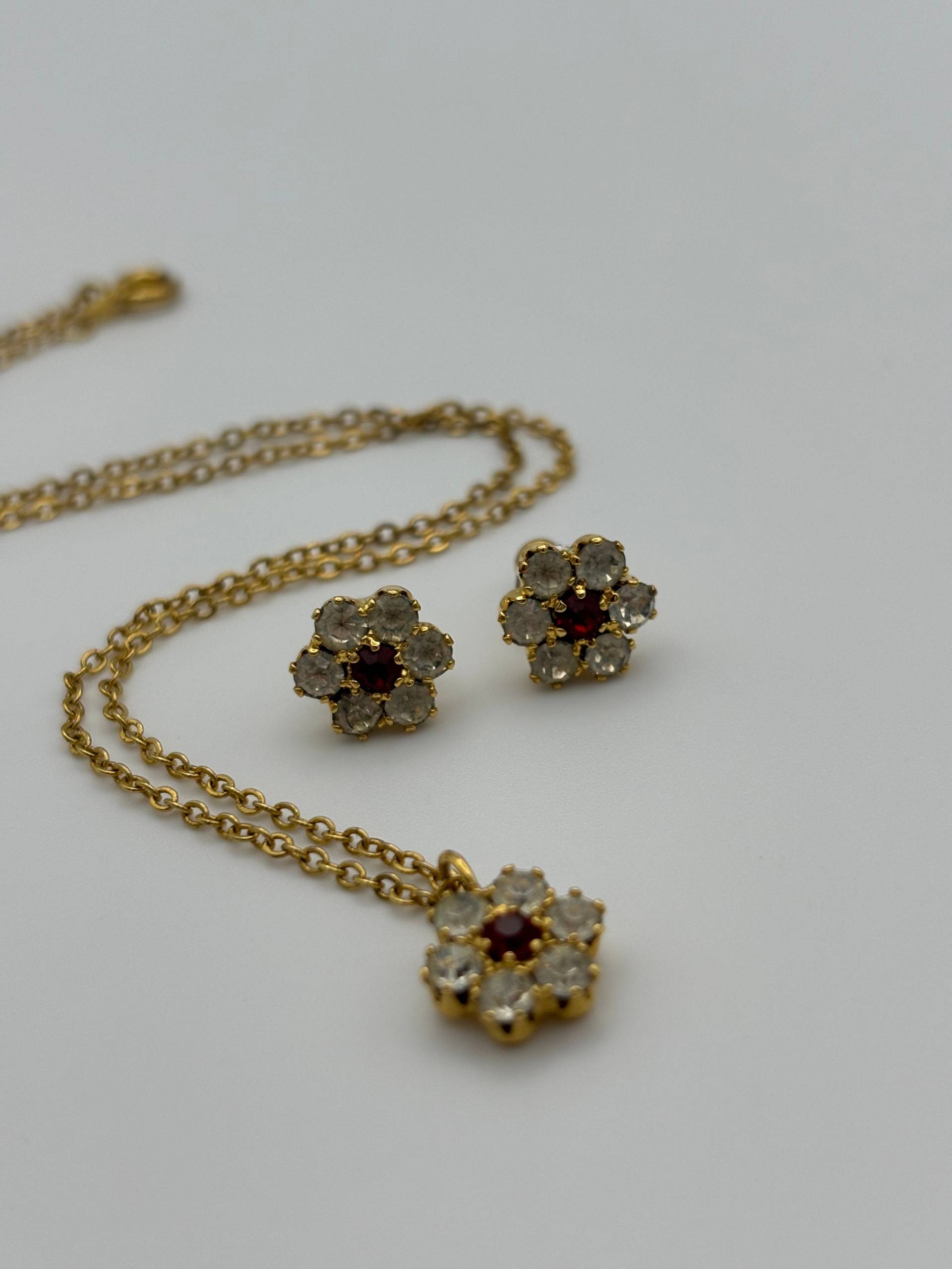 90S Vintage Kette Mit Blumen Anhänger & Passende Ohrstecker 90S Vintage Kette Mit Blumen Anhänger & Passende Ohrstecker von JaneDreamsOfVintage