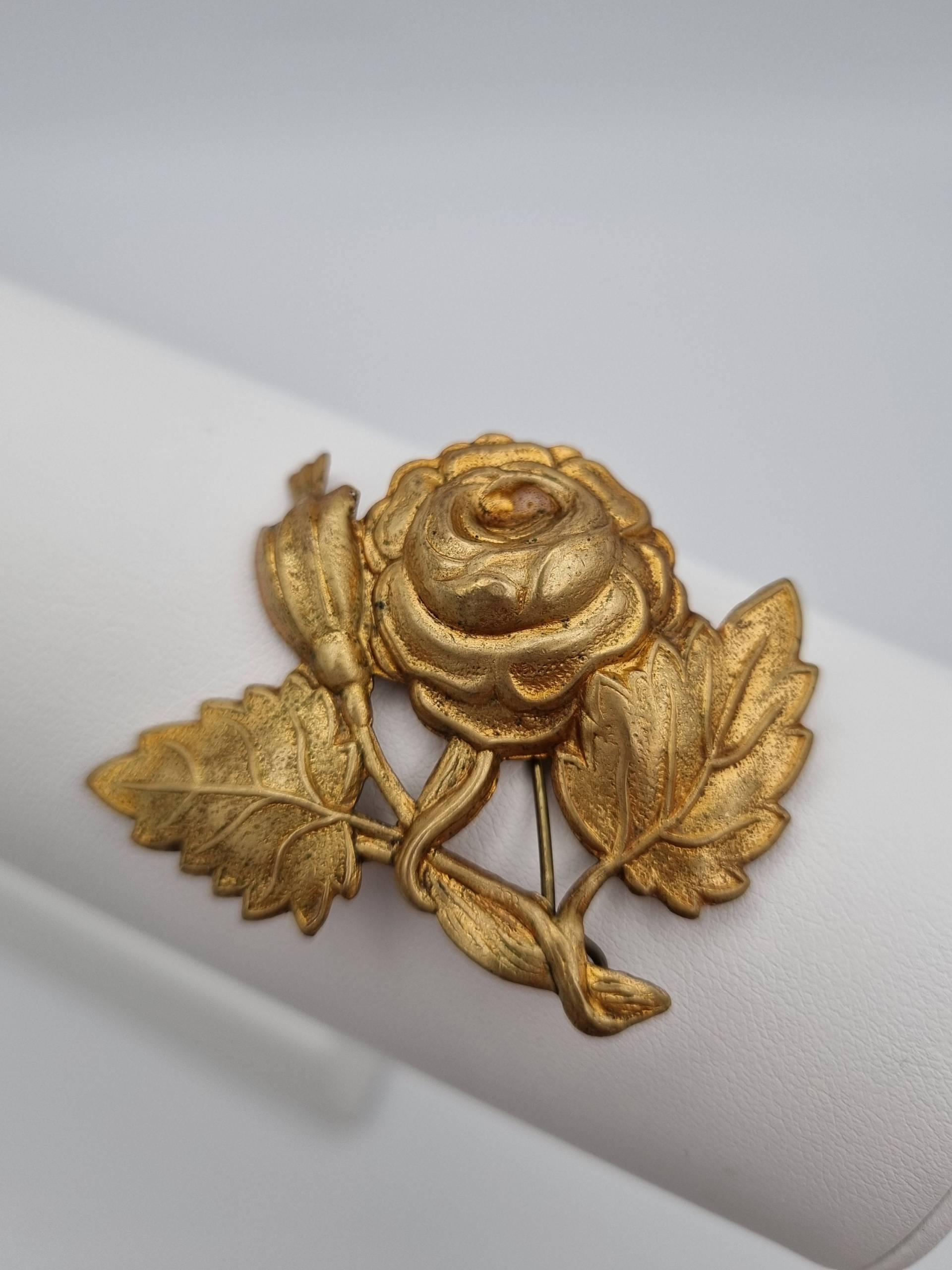 Goldene Rosenbrosche Aus Den 40Er Jahren Goldene Rosenbrosche Aus Den 40Er Jahren von JaneDreamsOfVintage