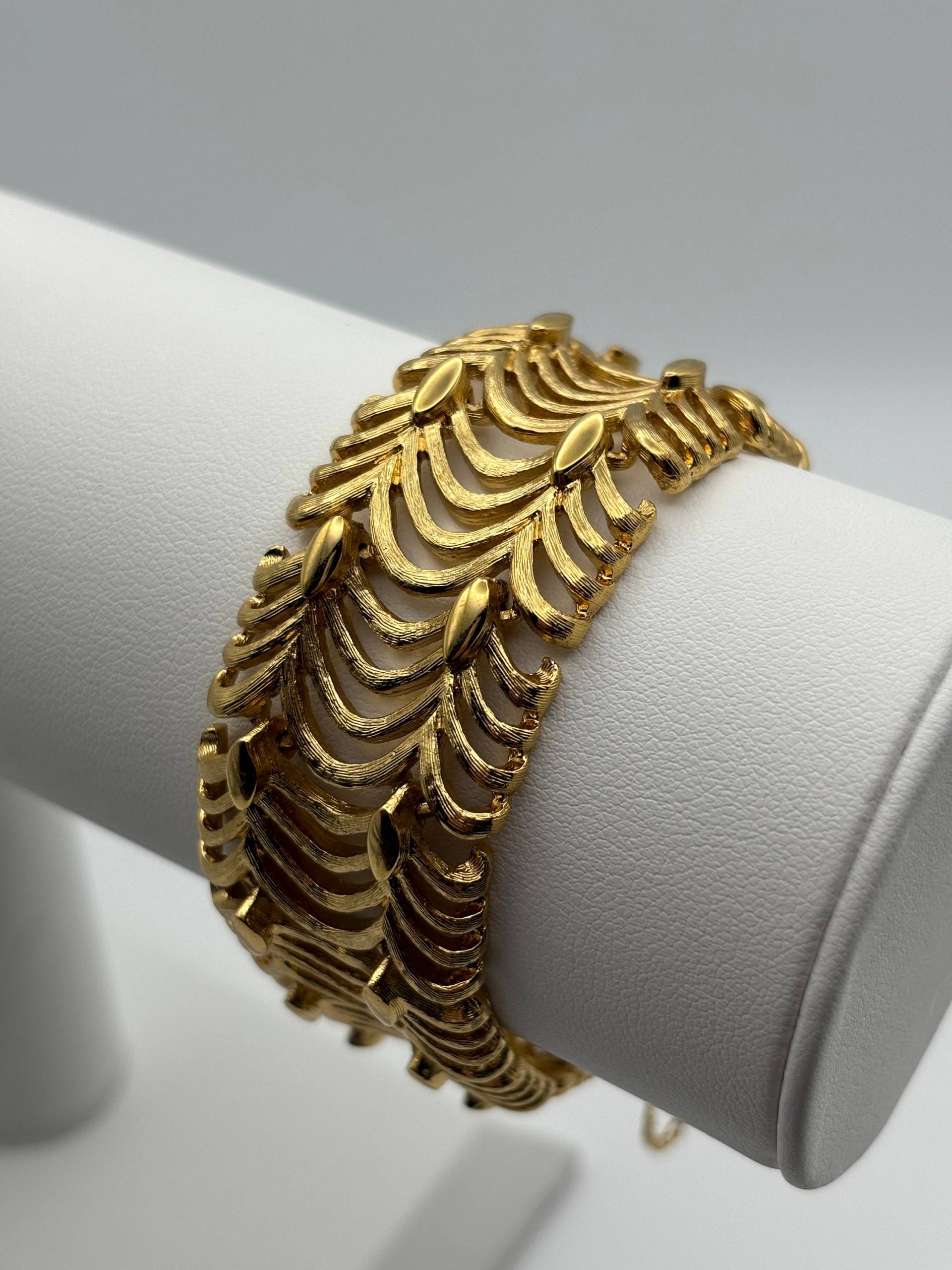 Monet, 60Er Jahre Vintage Vergoldetes Gliederarmband Mit Sicherungskettchen Monet, 60Er Jahre Vintage Vergoldetes Gliederarmband Mit Sicherungskettchen von JaneDreamsOfVintage