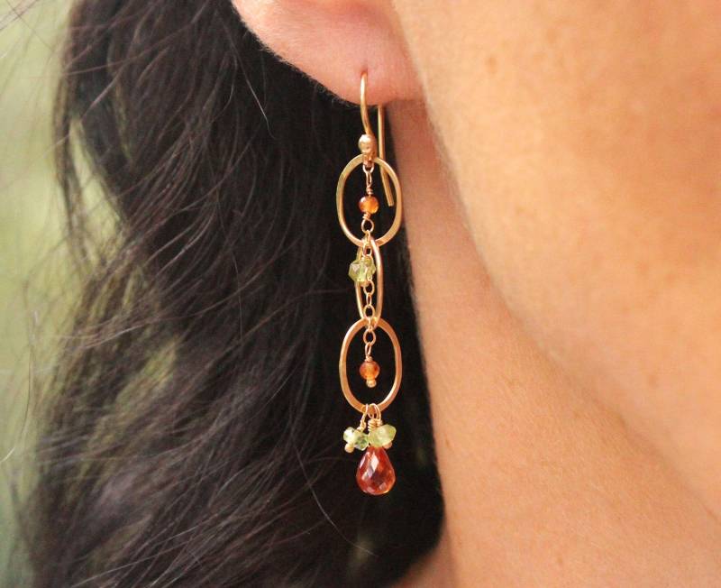 14K Gold Ohrringe Peridot Und Granat Edelstein 14K Gold Ohrringe Peridot Und Granat Edelstein von JaneFullerDesigns