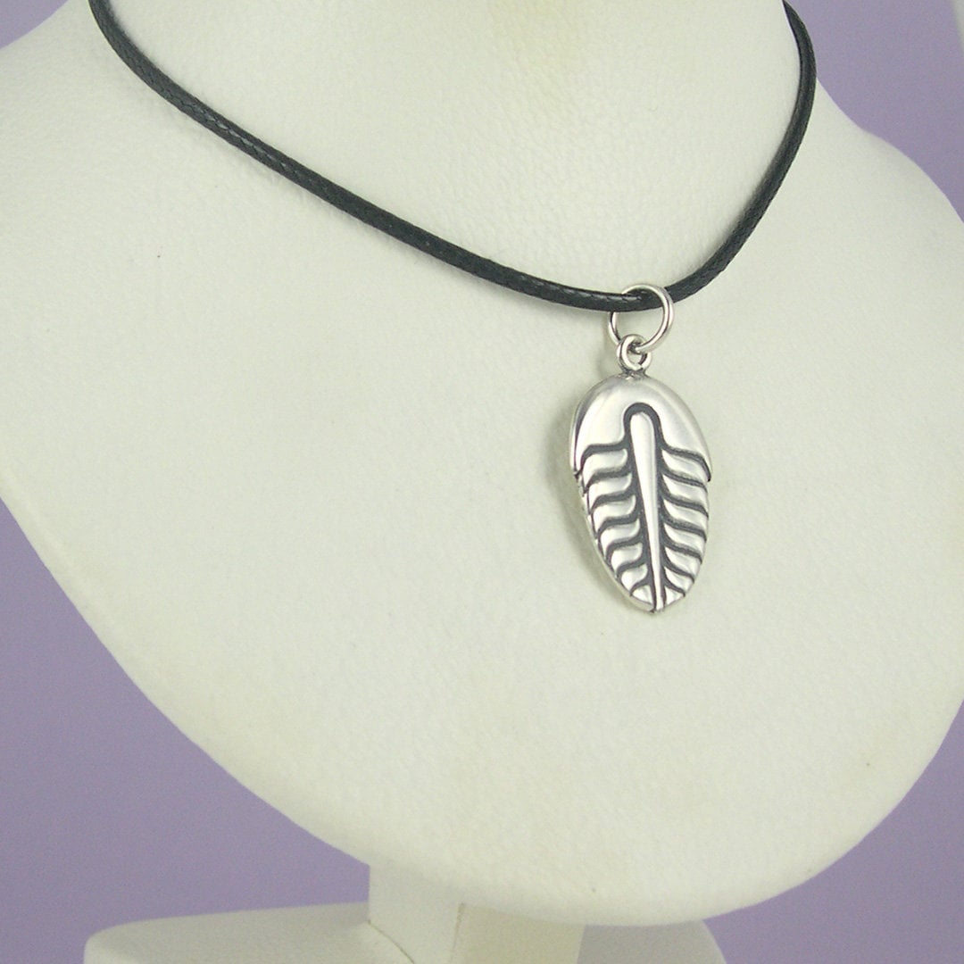 Große Trilobit Anhänger von JaneIrisDesigns