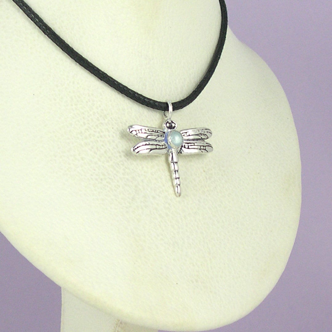 Libellen Anhänger Mit Aquamarin-Marz Geburtsstein von JaneIrisDesigns