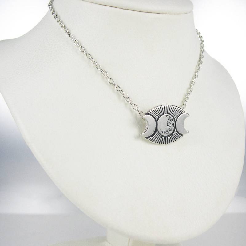 Mondphasen Halskette von JaneIrisDesigns