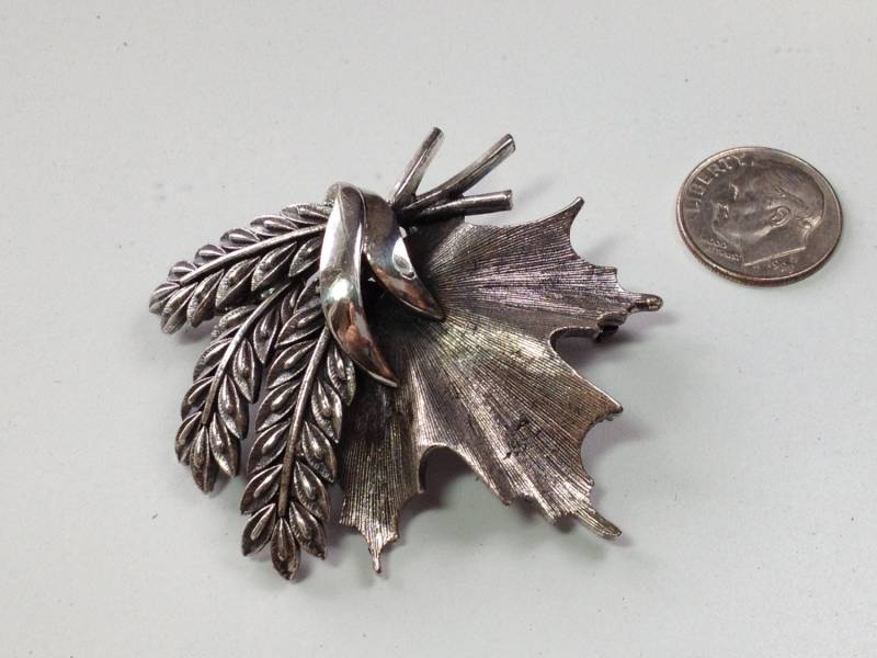 Vintage 50Er Jahre Signiert Tortolani Silvertone Blatt Brosche Vintage 50Er Jahre Signiert Tortolani Silvertone Blatt Brosche von JaneJosephVintage