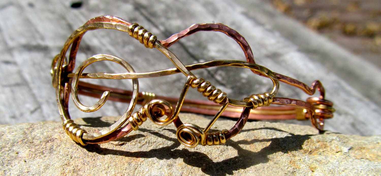 Gitarren Armband Gehämmert in Kupfer Und Bronze, Blues Musik Armband, Gitarrist, Musiker, Note, Violinschlüssel, Unisex von JaneMcCroryJewelry