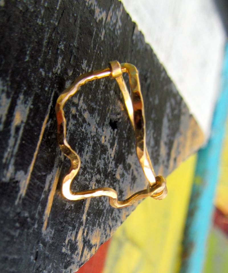 Gold Mississippi Gehämmert Draht Ring, Umriss Schmuck, State, State von JaneMcCroryJewelry