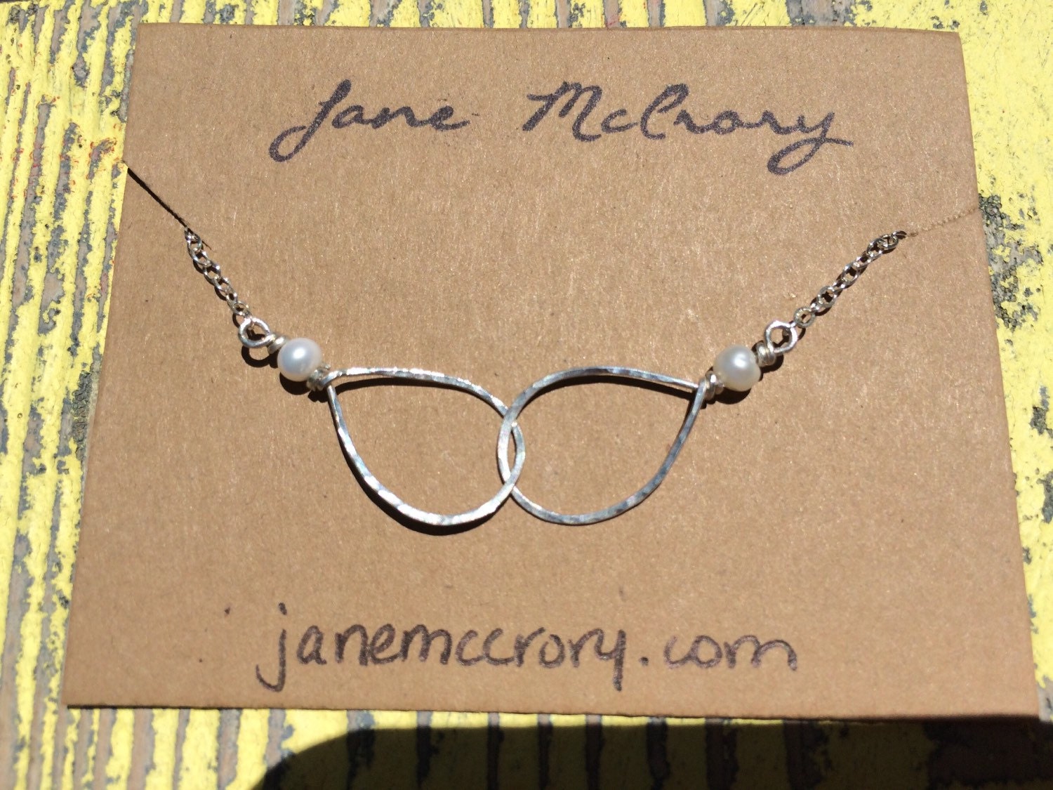 Ineinandergreifende Unendlichkeitskette in Mit Perlen Sterlingsilber, Mutter-Tochter-Halskette, Schwestern-Halskette, Freundschaftskette von JaneMcCroryJewelry