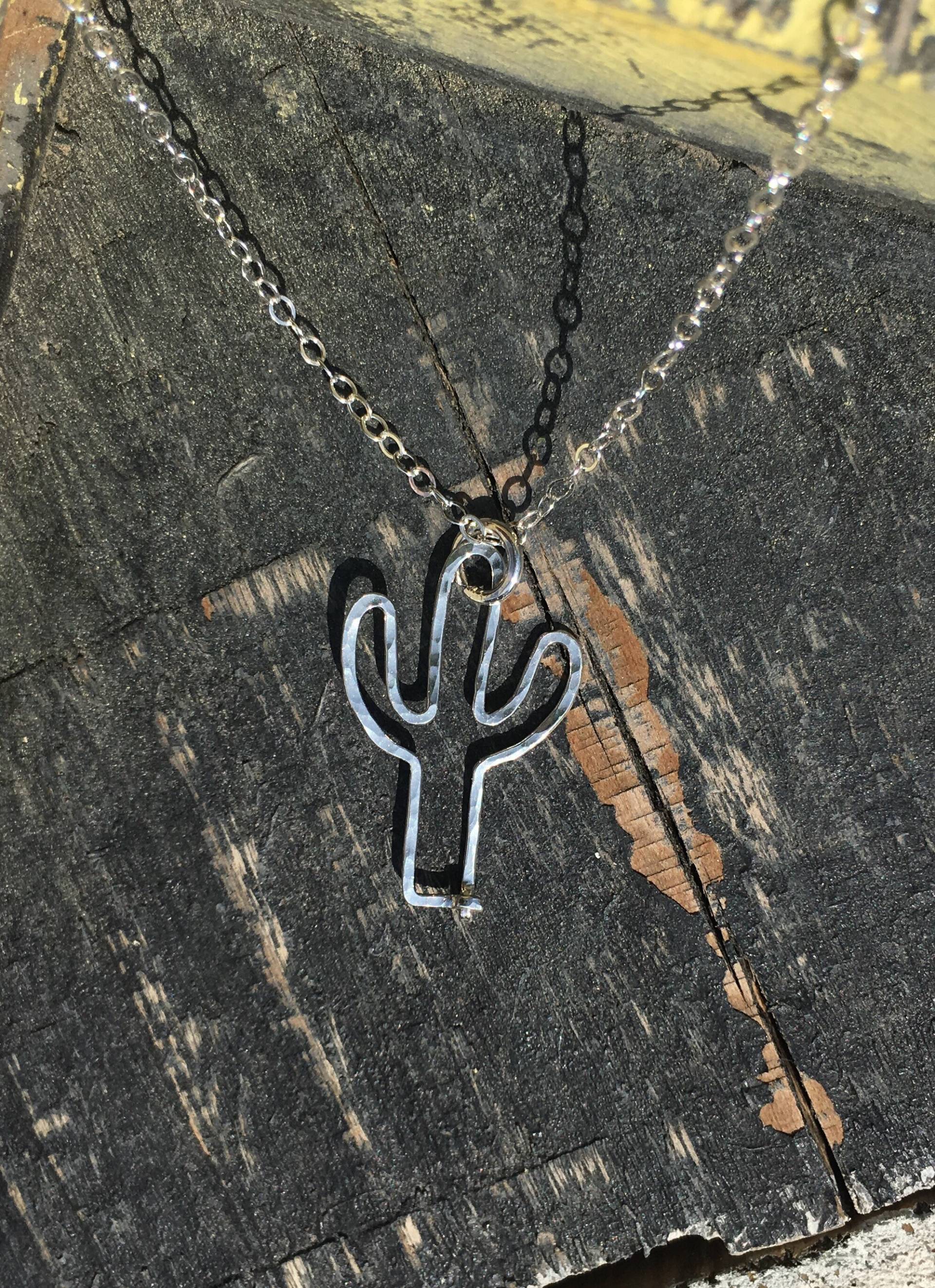 Kaktus Kette Gehämmert in Sterling Silber, Western von JaneMcCroryJewelry