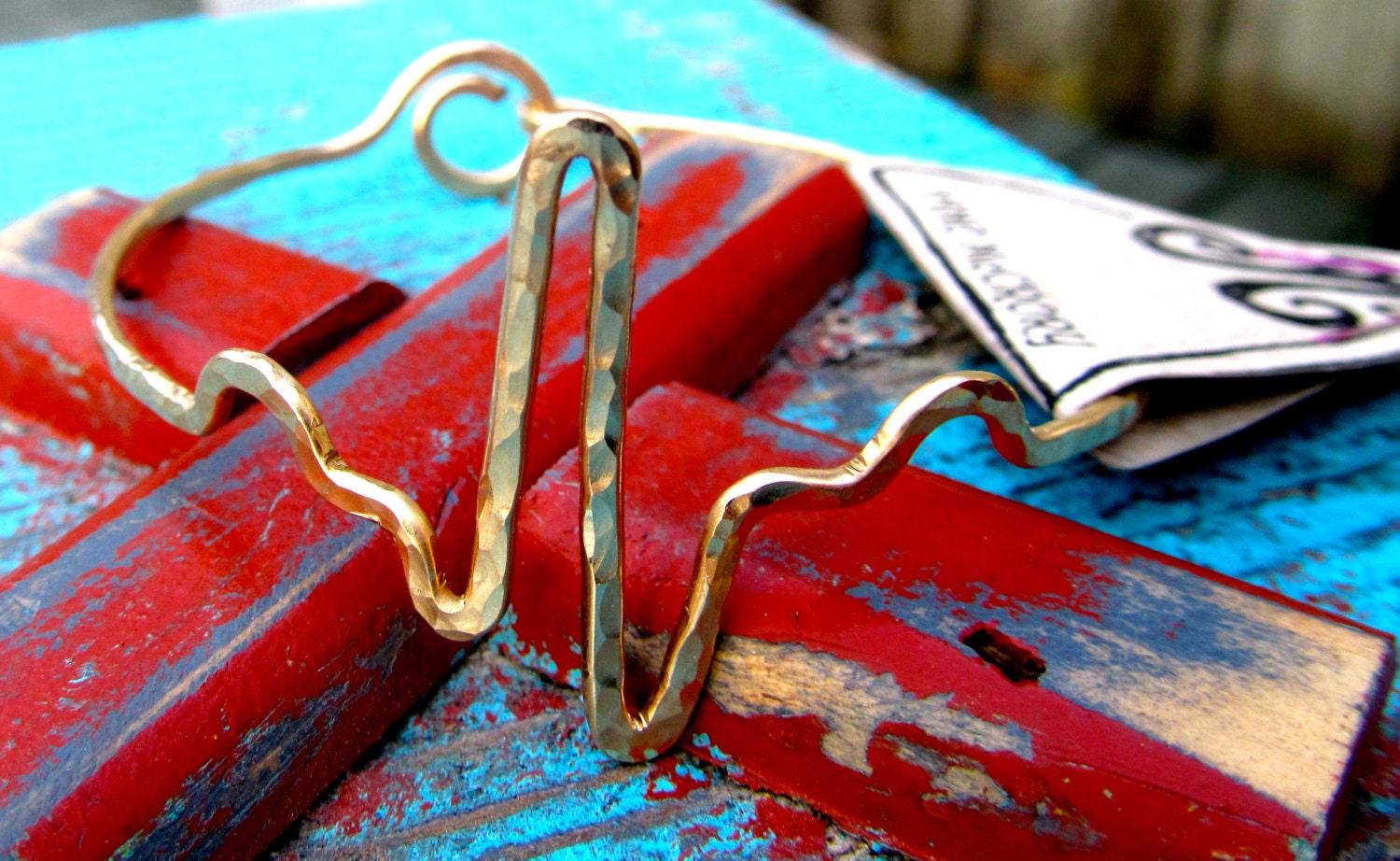 Krankenschwester Herzschlag Armband in Gold Gehämmert, Krankenschwester, Gesunde Herzfrequenz, Ekg, Sinusrhythmus, Arzt, Krankenschwestern, Puls von JaneMcCroryJewelry