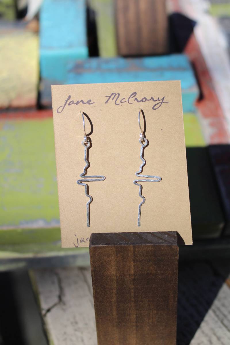 Krankenschwester Herzschlag Ohrringe Gehämmert in Argentium Sterling Silber, Gehämmerte von JaneMcCroryJewelry