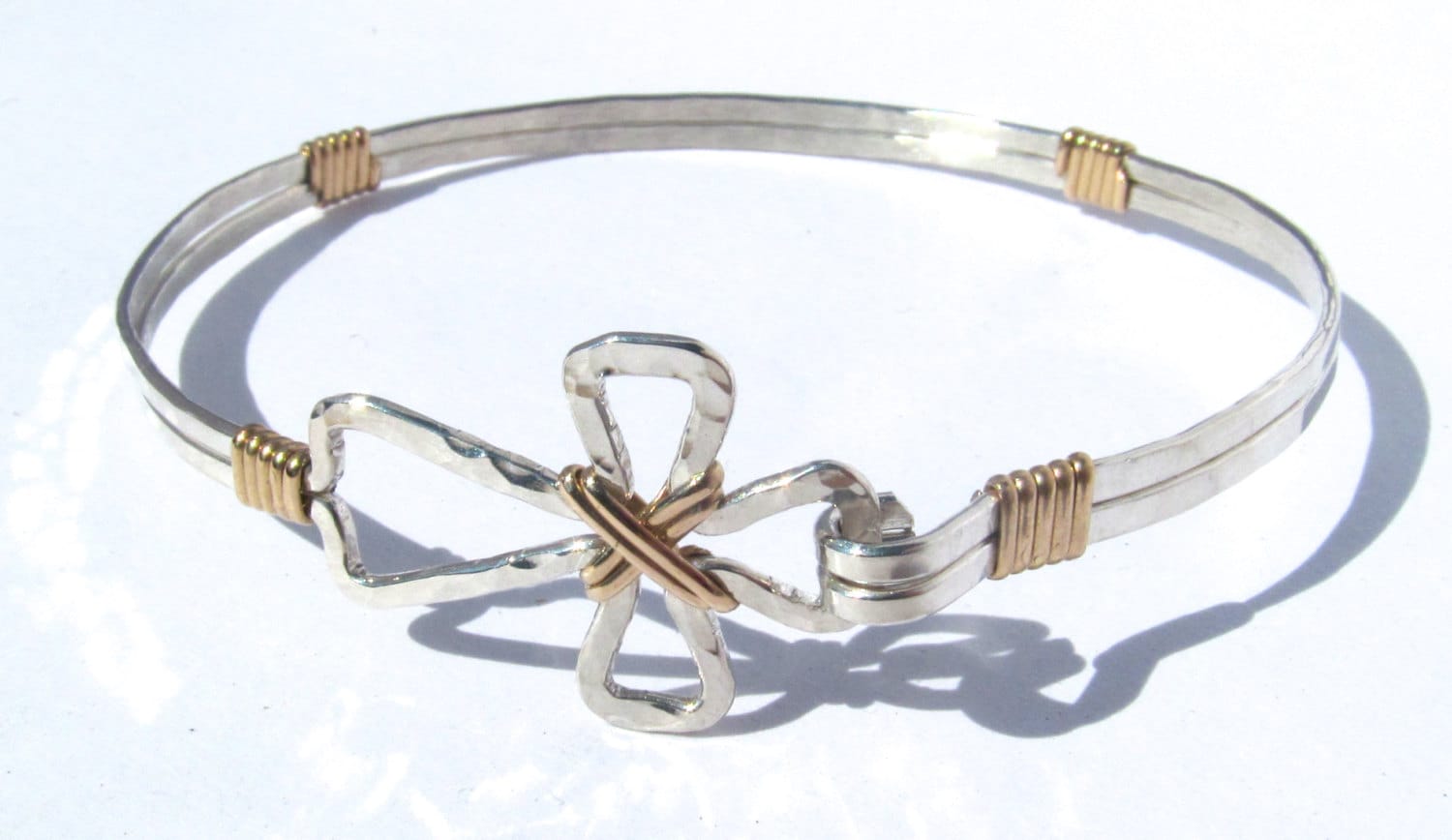 Kreuz Armband Aus Sterling Silber in Gold Gewickelt, Argentium Christian Cross Gehämmert, Schmuck von JaneMcCroryJewelry