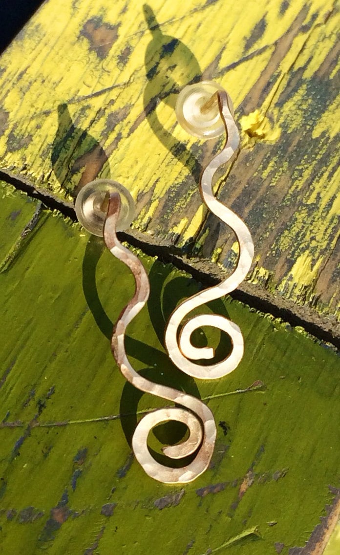 Mississippi Fluss Ohrstecker in 14K Gold Filled Draht Gehämmert, Goldene Schallwelle Ohrringe von JaneMcCroryJewelry