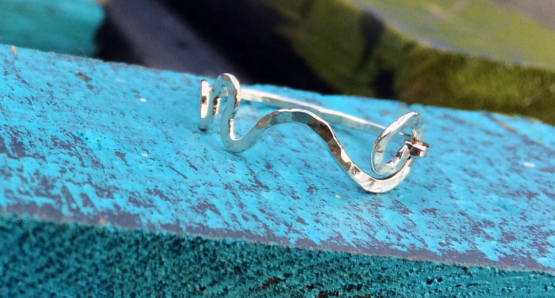 Mississippi Fluss Ring in Argentium Sterling Silber Gehämmert, Golden Sound Waves von JaneMcCroryJewelry