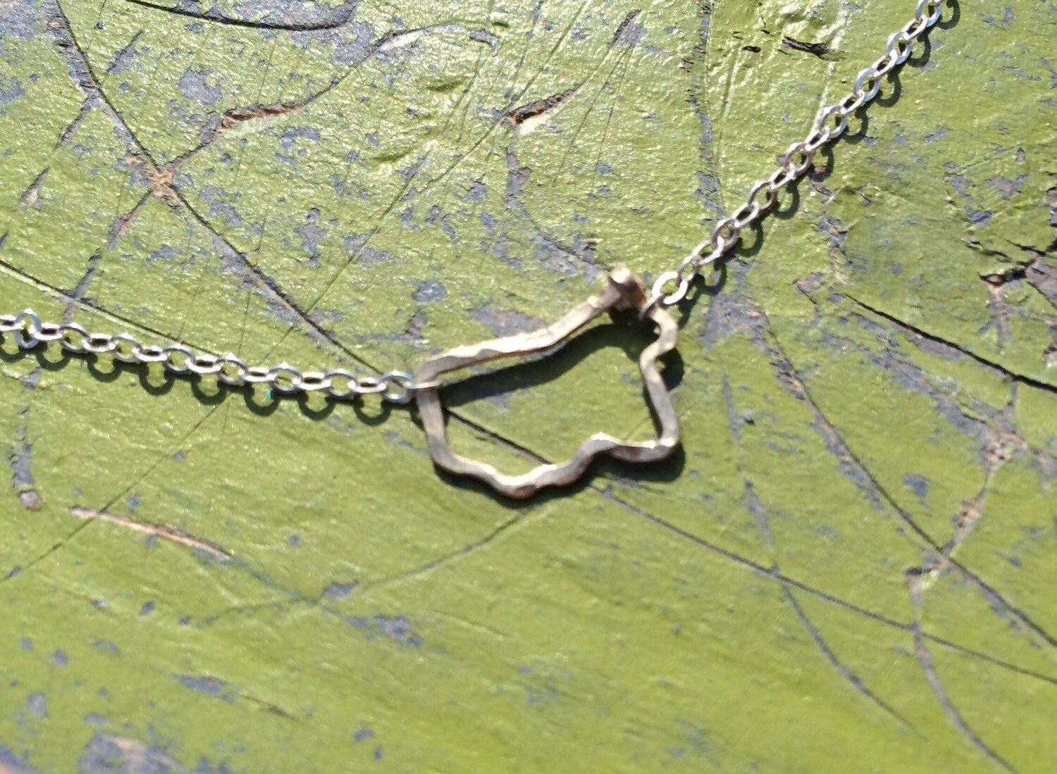 Mississippi Förmige Halskette, Seitlich Mississippi, Schmuck, Gehämmert Gold Und Sterling Silber Halskette von JaneMcCroryJewelry