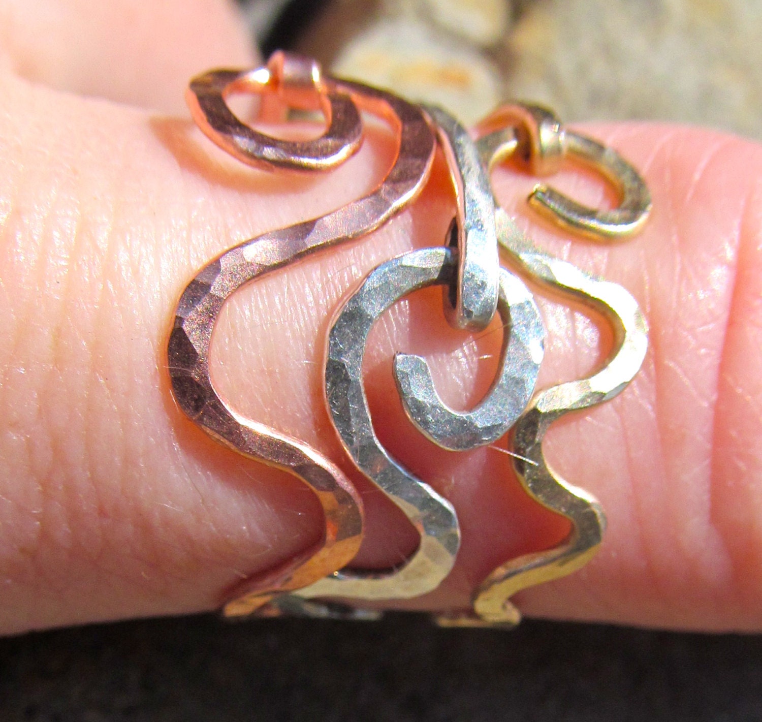 Mississippi River Ringe Stapelbar Gehämmert 14K Gold Fill, Argentium Silber, Kupfer. Ozeanwellen, Drei Flüsse, Delta Schmuck von JaneMcCroryJewelry