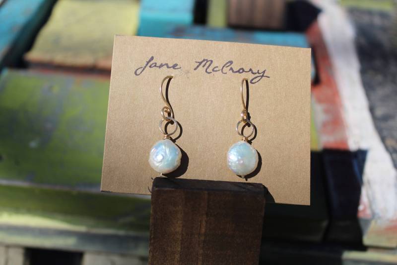 Münze Perle Gold Ohrringe, 14K Gold Gefüllte von JaneMcCroryJewelry