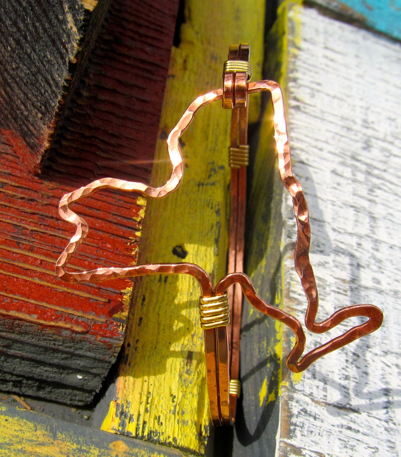 New York Armband, Zustand Umriss Geformtes Armband Aus Draht Gehämmert von JaneMcCroryJewelry