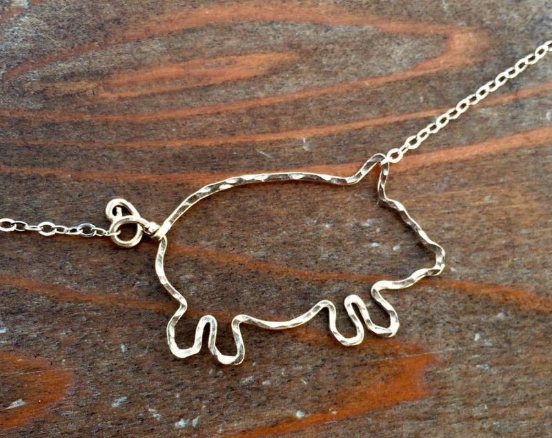 Schwein Halskette Gehämmert in 14K Gold Filled Draht, 4H Zeigen Schmuck, Gold Und Sterling Silber Rasierer Zurück von JaneMcCroryJewelry