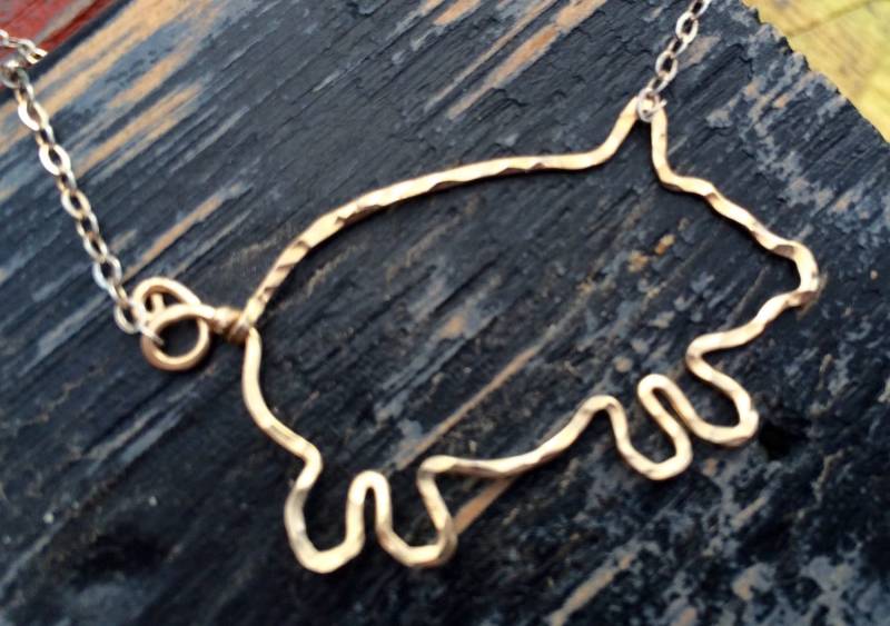 Schwein-Halskette in 14 K Gold Gefüllt Draht, 4H Zeigen Hog Schmuck, Gold Und Silber Rasierer Zurück Halskette Gehämmert von JaneMcCroryJewelry
