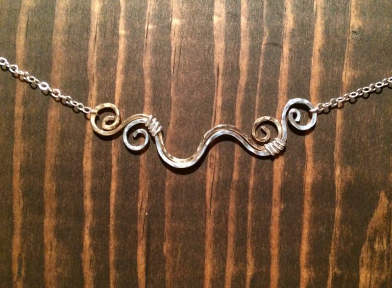 Twin Rivers Halskette in Gold Auf Sterling Silber Kette Gehämmert, Mississippi Schmuck, Fluss, Goldene Wellen von JaneMcCroryJewelry