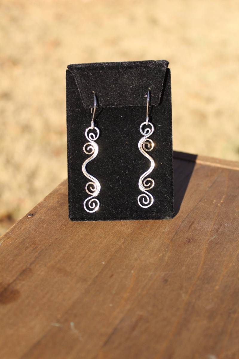 Twin Rivers Ohrringe Gehämmert Aus Argentium Sterling Silber Und 14K Gold Filled Draht, Mississippi River von JaneMcCroryJewelry