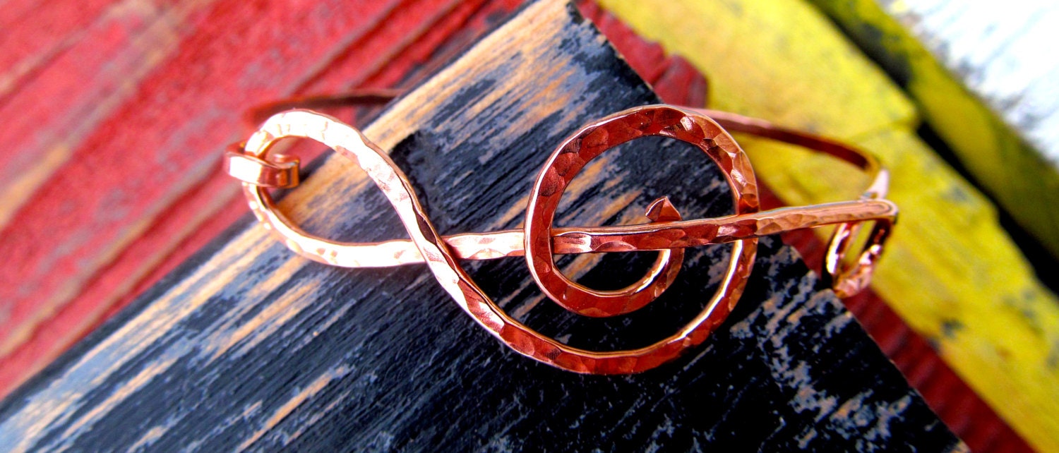 Violinschlüssel Armband Gehämmert in Kupfer, Musik Armband, Blues, Note Schmuck, Höhen von JaneMcCroryJewelry